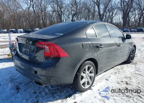 2015 Volvo S60 T5 z USA, uszkodzony, nr VIN YV126MFJ1F1344559